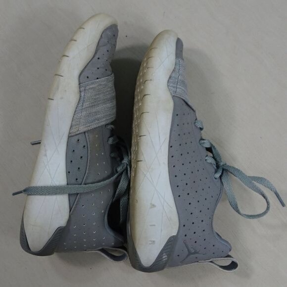 Jordan #23 Youth Gray Breakout BG 881448-003 Size 4 Youth - Picture 4 of 8